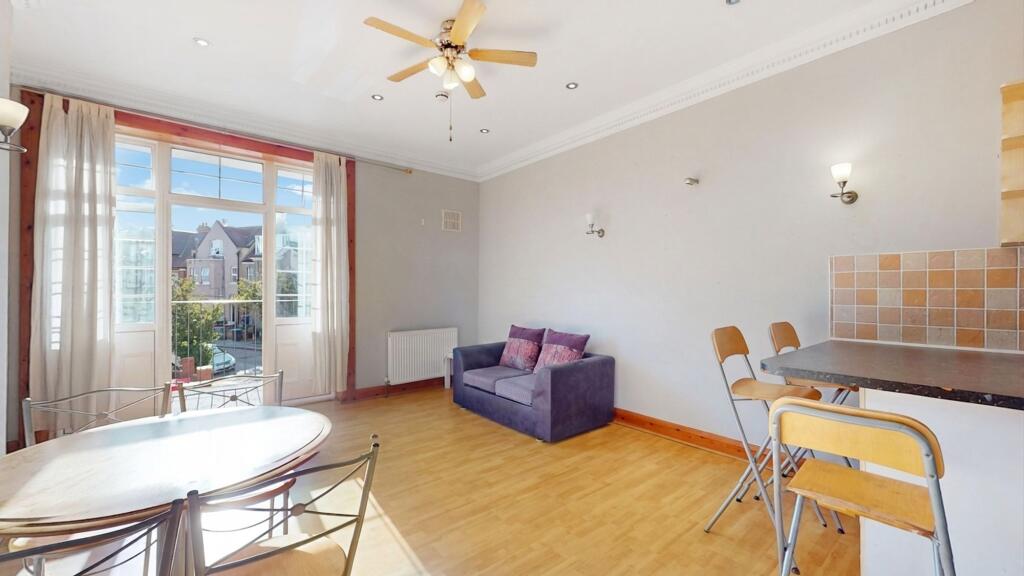 3 bed 1st Floor Flat for rent in Willesden. From Black katz - West Hampstead