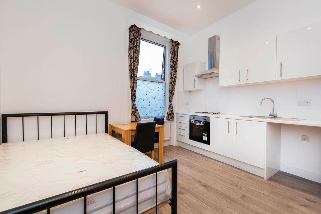 4 bed Studio for rent in Willesden. From Black katz - West Hampstead