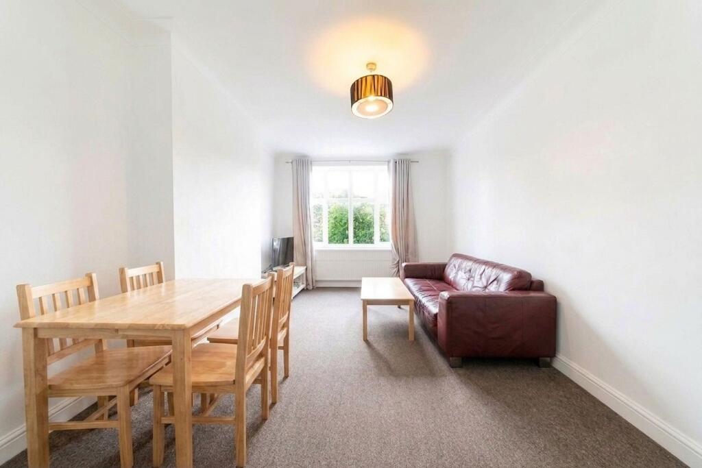 1 bed 1st Floor Flat for rent in Hampstead. From Black katz - West Hampstead