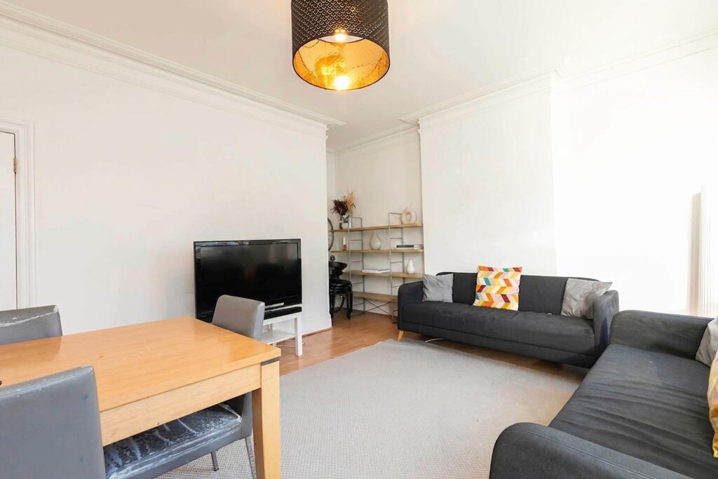 3 bed 1st Floor Flat for rent in Hampstead. From Black katz - West Hampstead 3 bed 1st Floor Flat for rent in Hampstead. From Black katz - West Hampstead