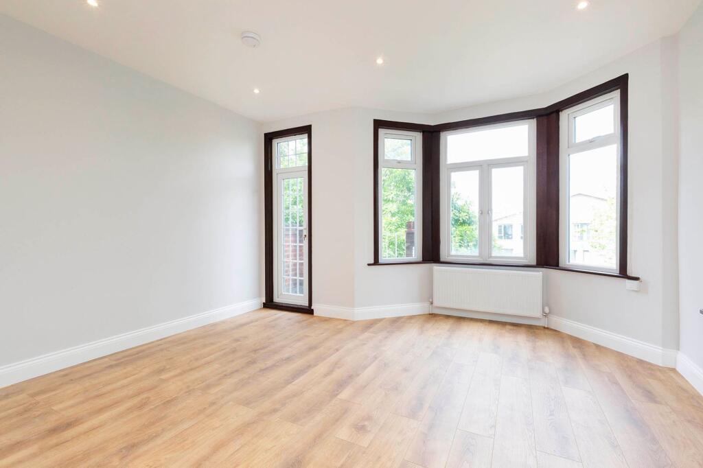 2 bed 1st Floor Flat for rent in Willesden. From Black katz - West Hampstead