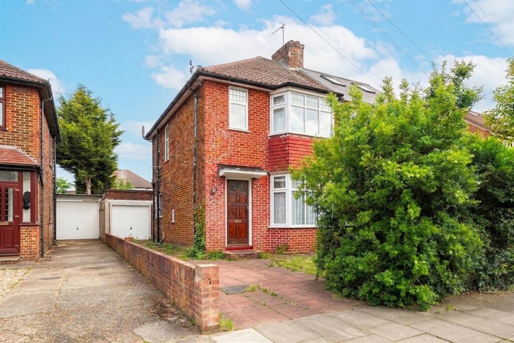 3 bed Semi Detached for rent in Willesden. From Black katz - West Hampstead