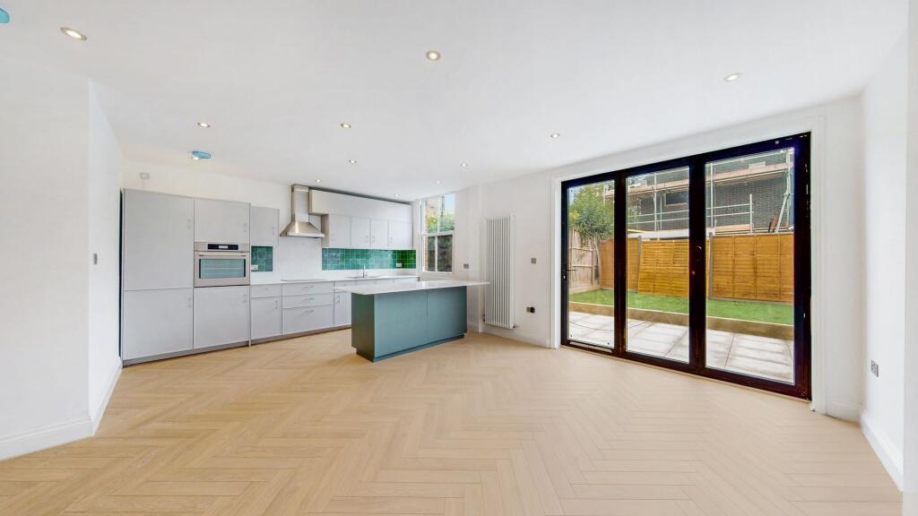 3 bed Apartment for rent in Willesden. From Black katz - West Hampstead