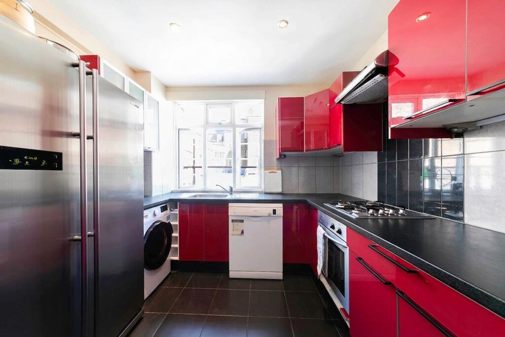 4 bed 1st Floor Flat for rent in Hampstead. From Black katz - West Hampstead