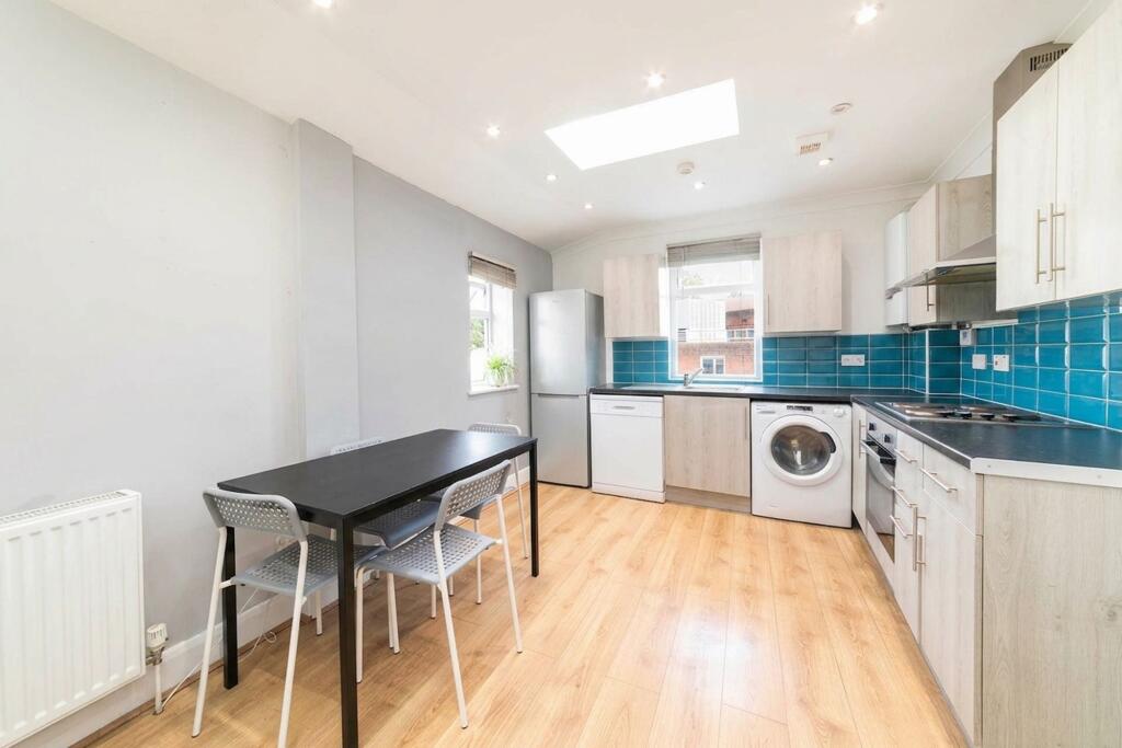 3 bed 1st Floor Flat for rent in Pinner. From Black katz - West Hampstead
