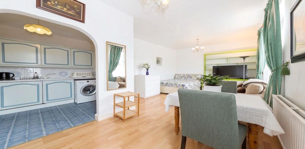 4 bed Studio for rent in London. From Black katz - West Hampstead