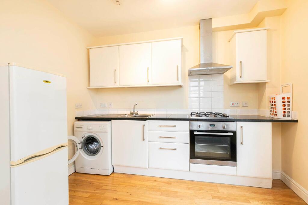 2 bed 1st Floor Flat for rent in Southgate. From Black katz - West Hampstead