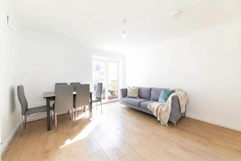 3 bed 1st Floor Flat for rent in London. From Black katz - West Hampstead