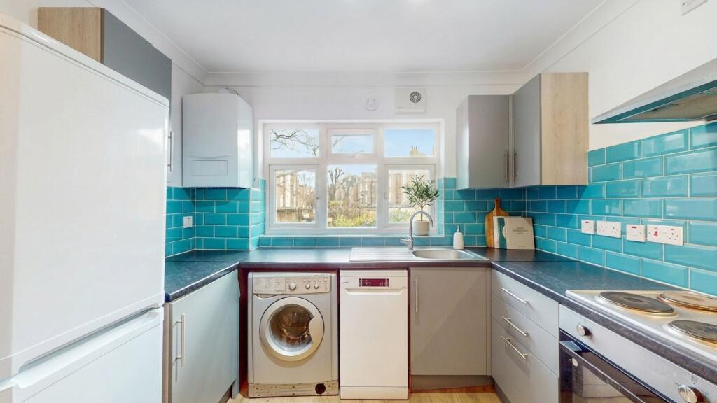 3 bed 1st Floor Flat for rent in Paddington. From Black katz - West Hampstead