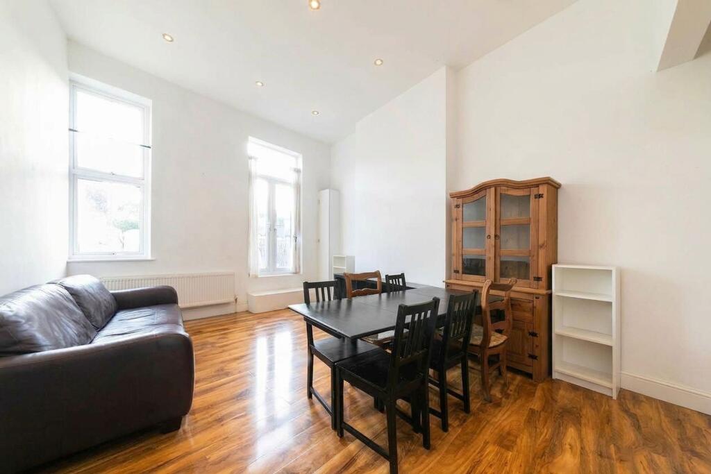 2 bed 1st Floor Flat for rent in London. From Black katz - West Hampstead