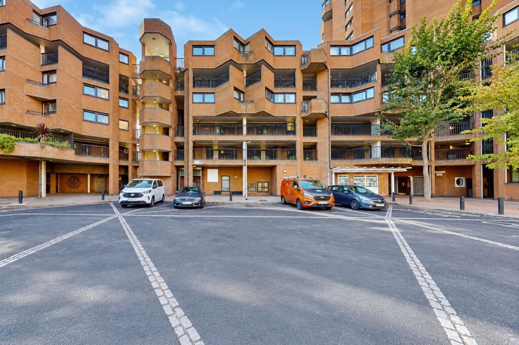2 bed 1st Floor Flat for rent in Chelsea. From Black katz - West Hampstead 2 bed 1st Floor Flat for rent in Chelsea. From Black katz - West Hampstead