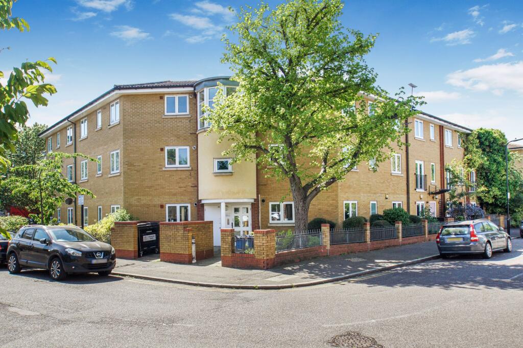 2 bed Apartment for rent in Bow. From Knight Bishop