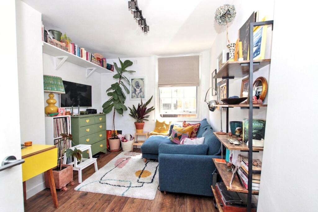 2 bed 1st Floor Flat for rent in London. From Knight Bishop
