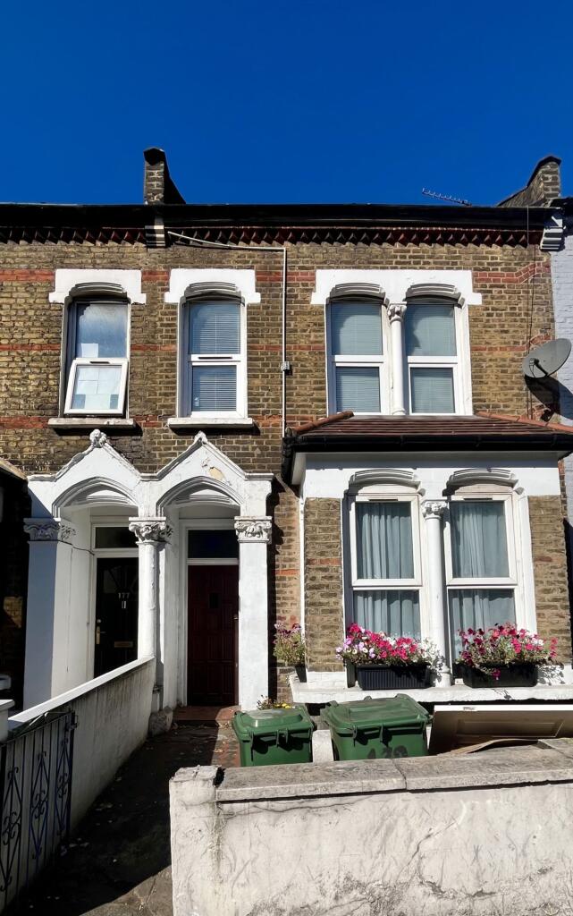 1 bed 1st Floor Flat for rent in Stratford. From Knight Bishop