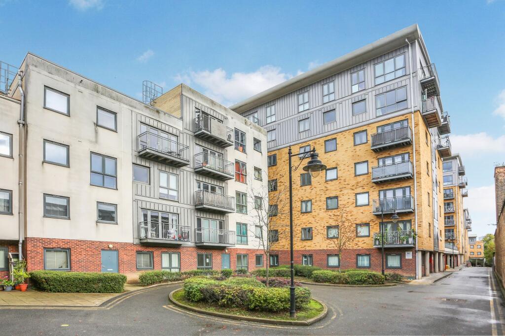 2 bed Apartment for rent in Bow. From Knight Bishop