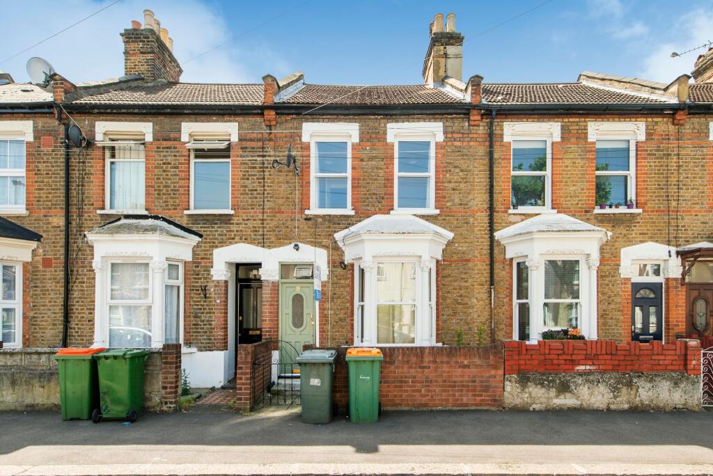 4 bed Mid Terraced House for rent in London. From Knight Bishop