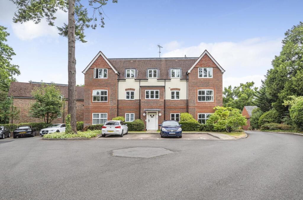 2 bed Apartment for rent in Camberley. From Knights Property Services - Camberley