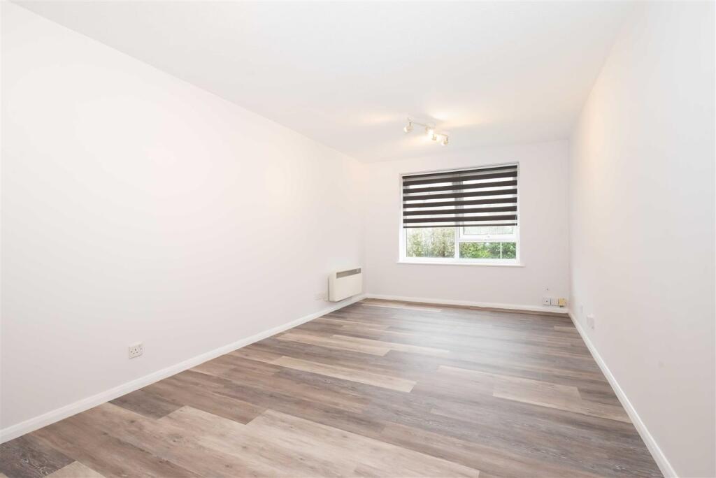 2 bed Apartment for rent in Camberley. From Knights Property Services - Camberley