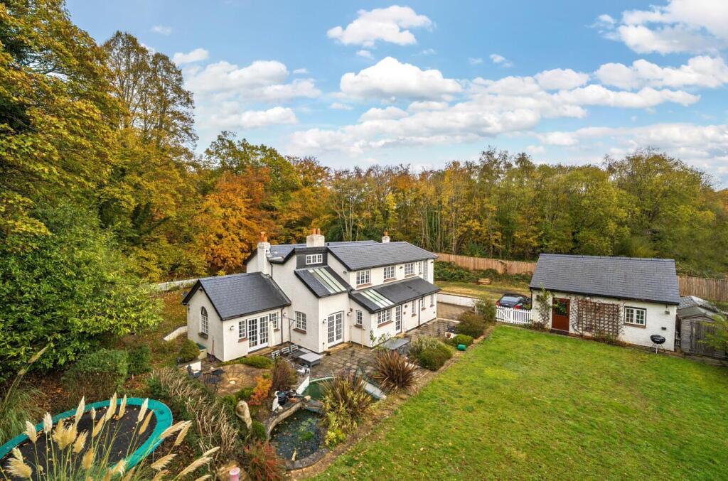 5 bed Detached for rent in . From Knights Property Services - Camberley