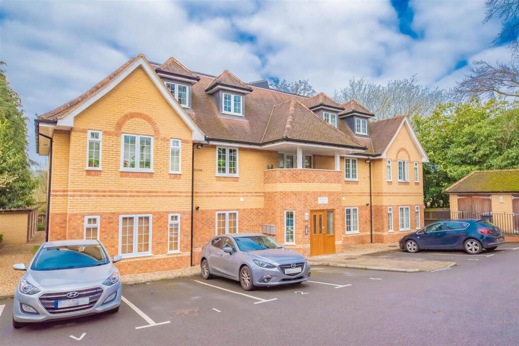 2 bed Apartment for rent in Camberley. From Knights Property Services - Camberley