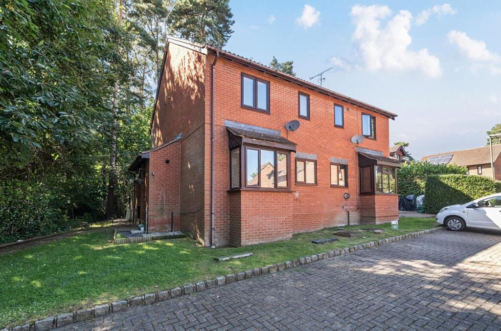 1 bed End of Terrace for rent in Camberley. From Knights Property Services - Camberley 1 bed End of Terrace for rent in Camberley. From Knights Property Services - Camberley