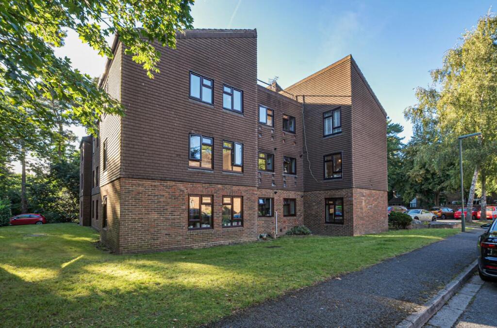 2 bed Apartment for rent in Camberley. From Knights Property Services - Camberley