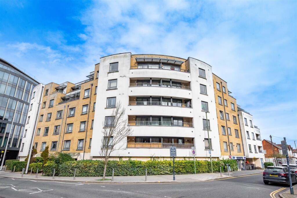 2 bed Apartment for rent in Woking. From Knights Property Services - Camberley