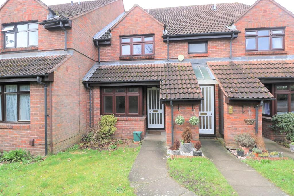 1 bed Detached for rent in Camberley. From Knights Property Services - Camberley