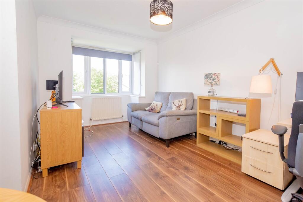1 bed Mid Terraced House for rent in Bracknell. From Knights Property Services - Camberley
