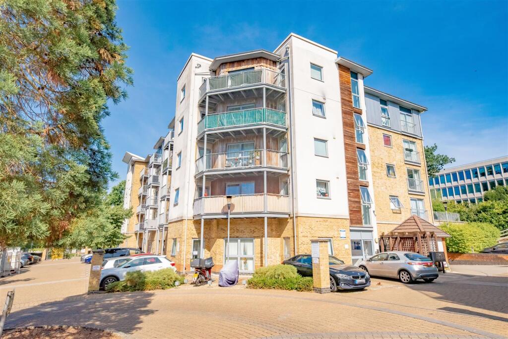 2 bed Apartment for rent in Farnborough. From Knights Property Services - Camberley 2 bed Apartment for rent in Farnborough. From Knights Property Services - Camberley