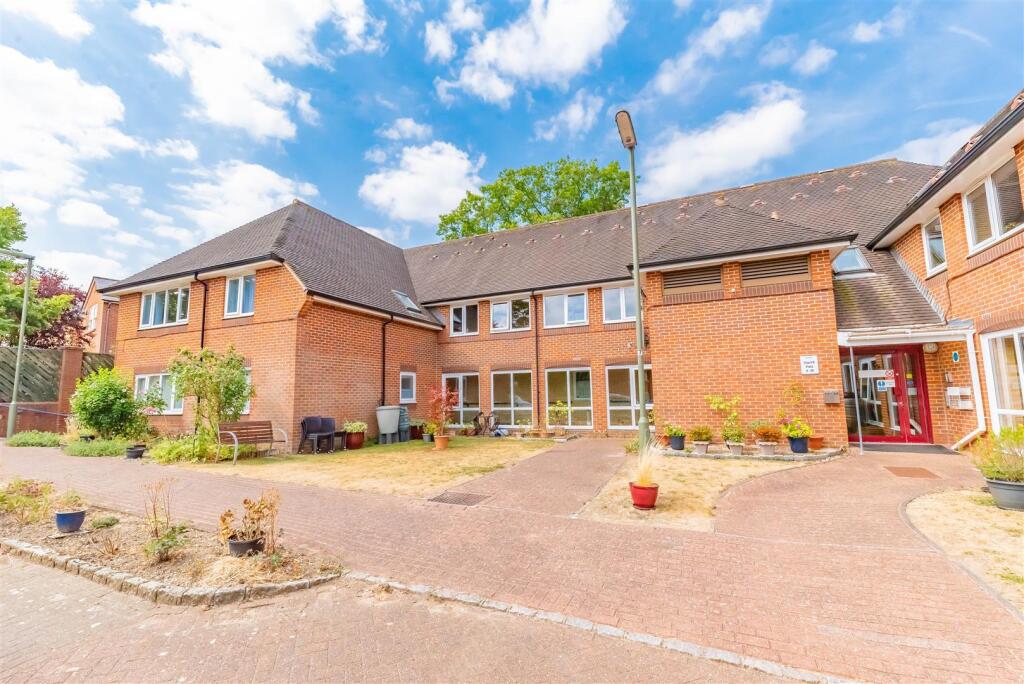 1 bed Detached for rent in Camberley. From Knights Property Services - Camberley