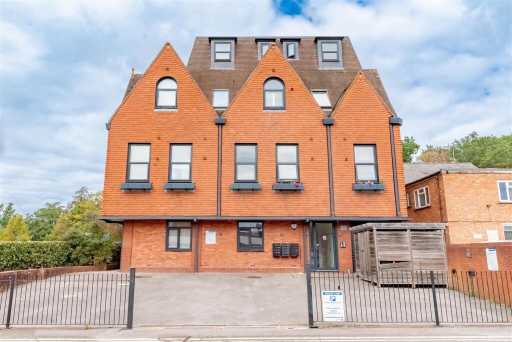 2 bed Apartment for rent in Camberley. From Knights Property Services - Camberley