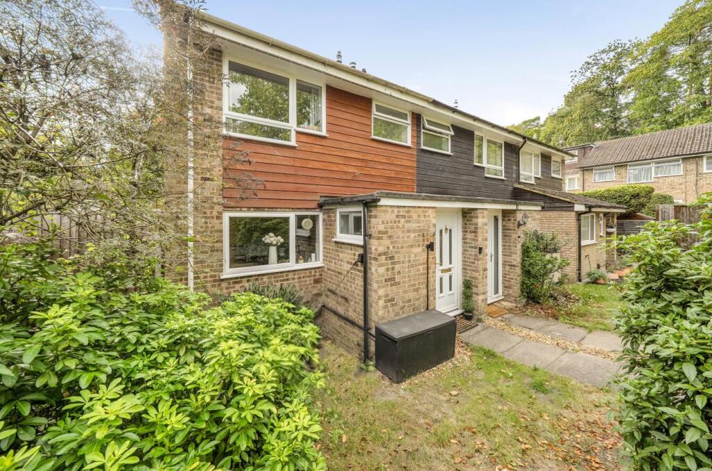 3 bed End of Terrace for rent in Camberley. From Knights Property Services - Camberley 3 bed End of Terrace for rent in Camberley. From Knights Property Services - Camberley