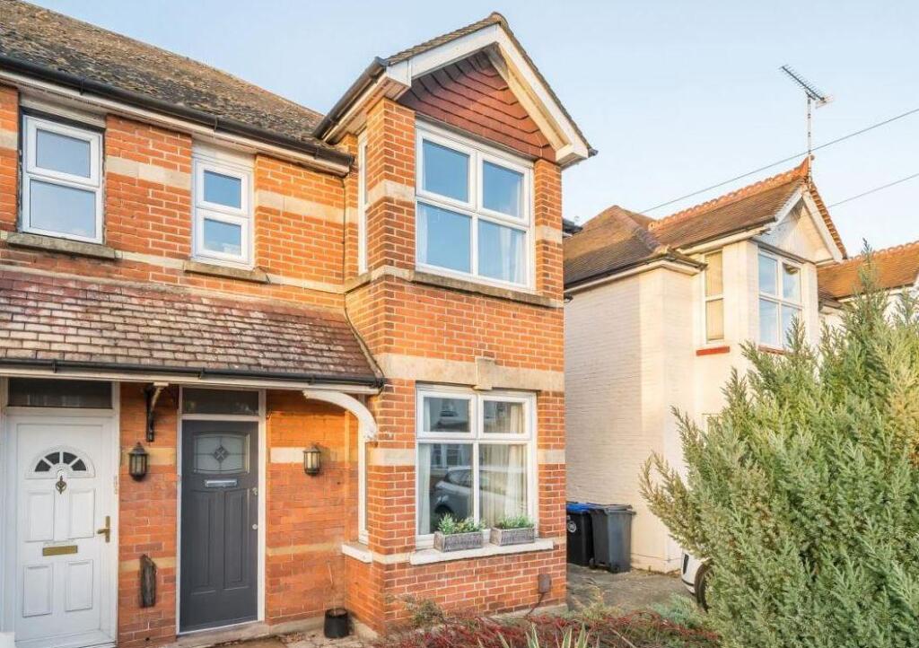3 bed Semi Detached for rent in Camberley. From Knights Property Services - Camberley 3 bed Semi Detached for rent in Camberley. From Knights Property Services - Camberley