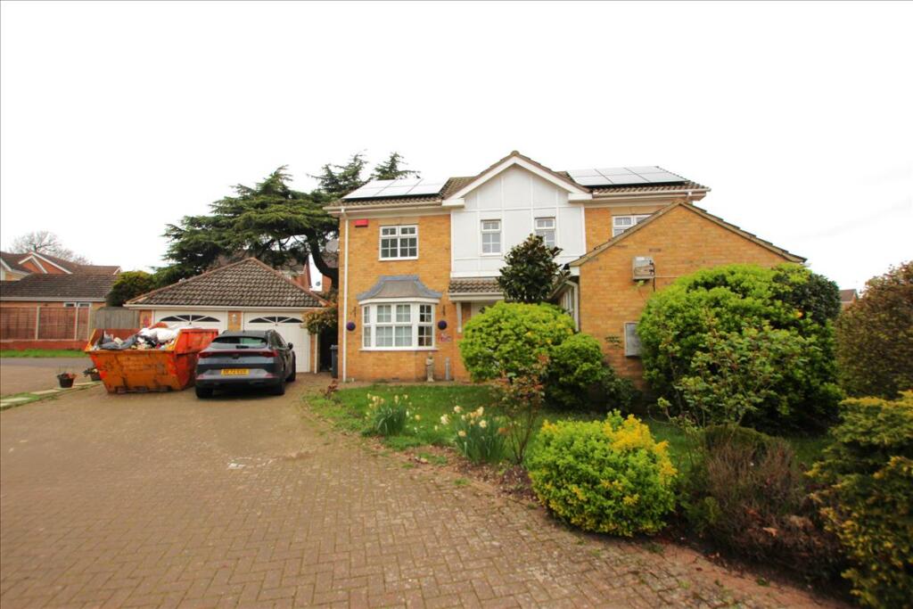 5 bed Detached for rent in Waltham Cross. From Knights Residential 5 bed Detached for rent in Waltham Cross. From Knights Residential