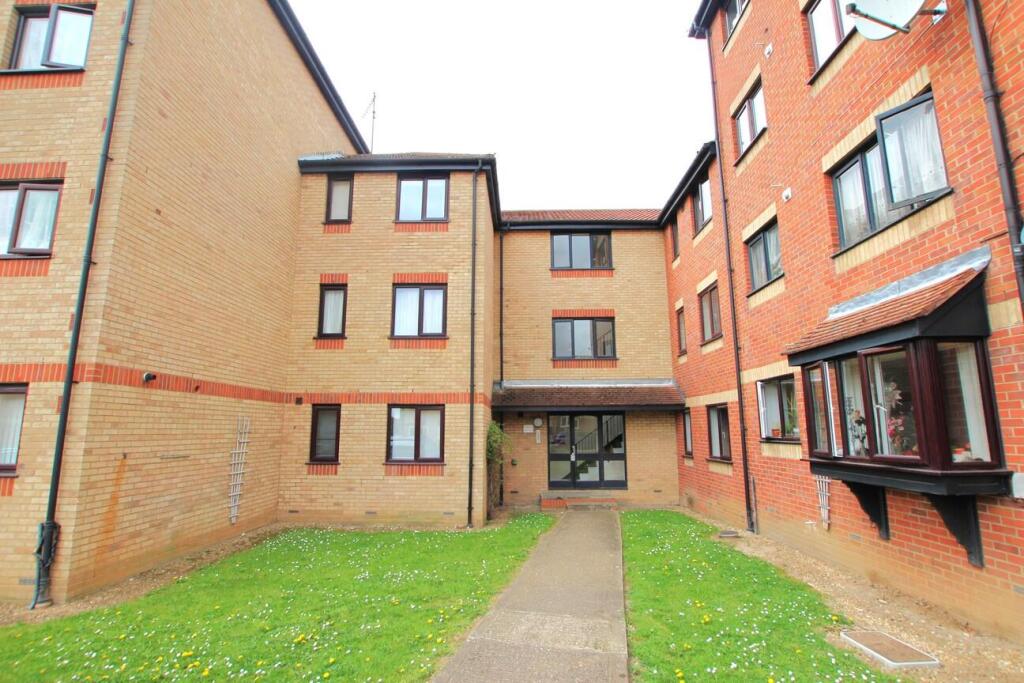 1 bed 1st Floor Flat for rent in Waltham Cross. From Knights Residential