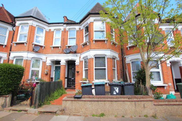 2 bed 1st Floor Flat for rent in London. From Knights Residential