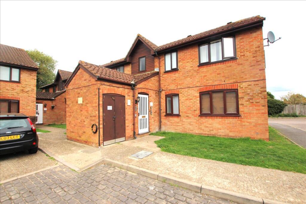 4 bed 1st Floor Flat for rent in London. From Knights Residential