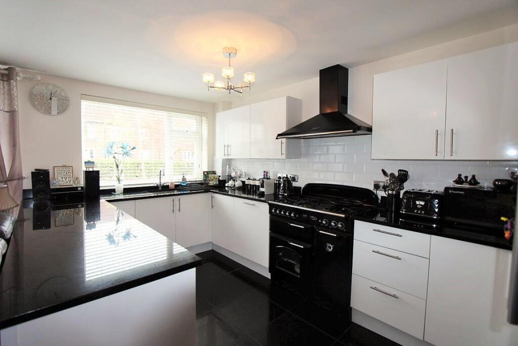 2 bed 1st Floor Flat for rent in London. From Knights Residential