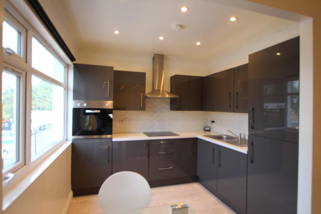 4 bed Studio for rent in London. From Knights Residential