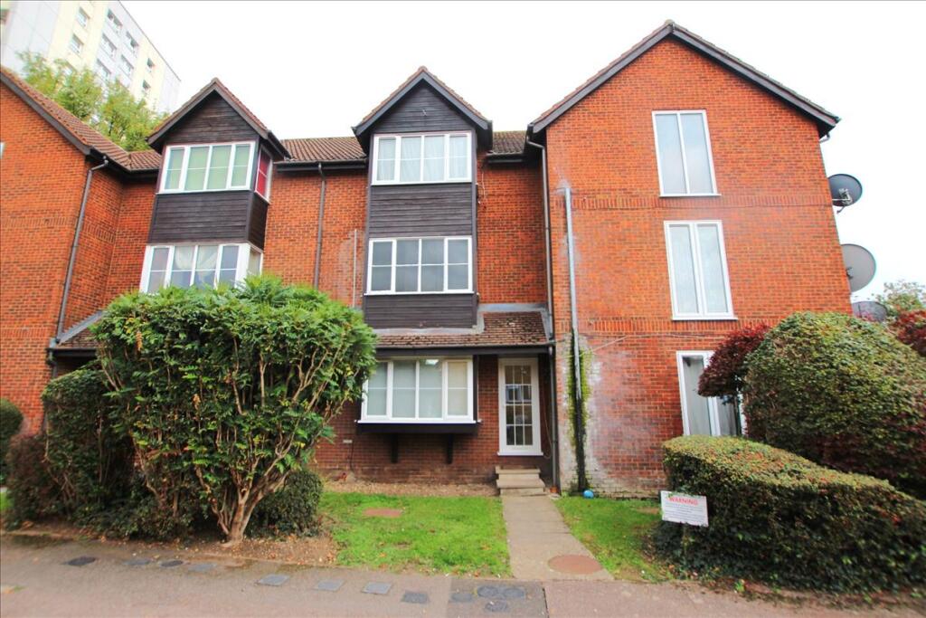4 bed Studio for rent in Crews Hill. From Knights Residential