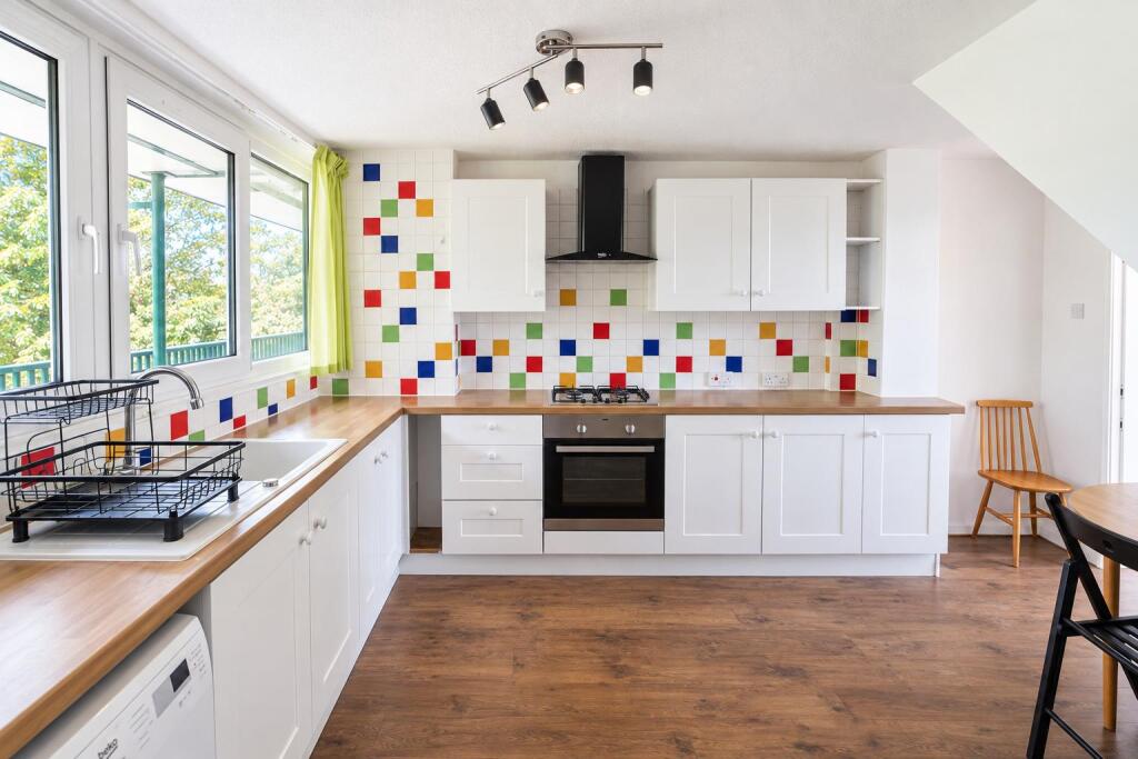 3 bed 1st Floor Flat for rent in Tottenham. From Knights Residential