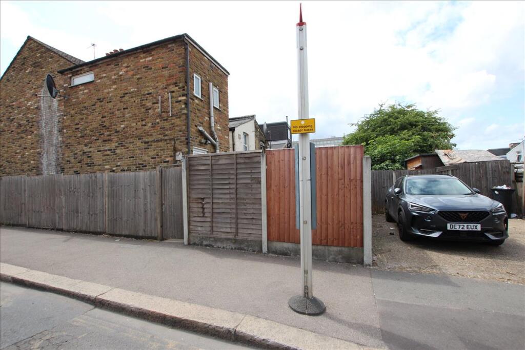2 bed 1st Floor Flat for rent in London. From Knights Residential 2 bed 1st Floor Flat for rent in London. From Knights Residential