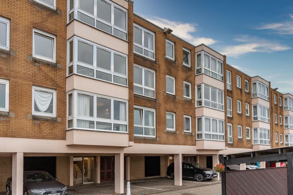 3 bed 1st Floor Flat for rent in Renfrew. From Clyde Property - Westend - Lettings