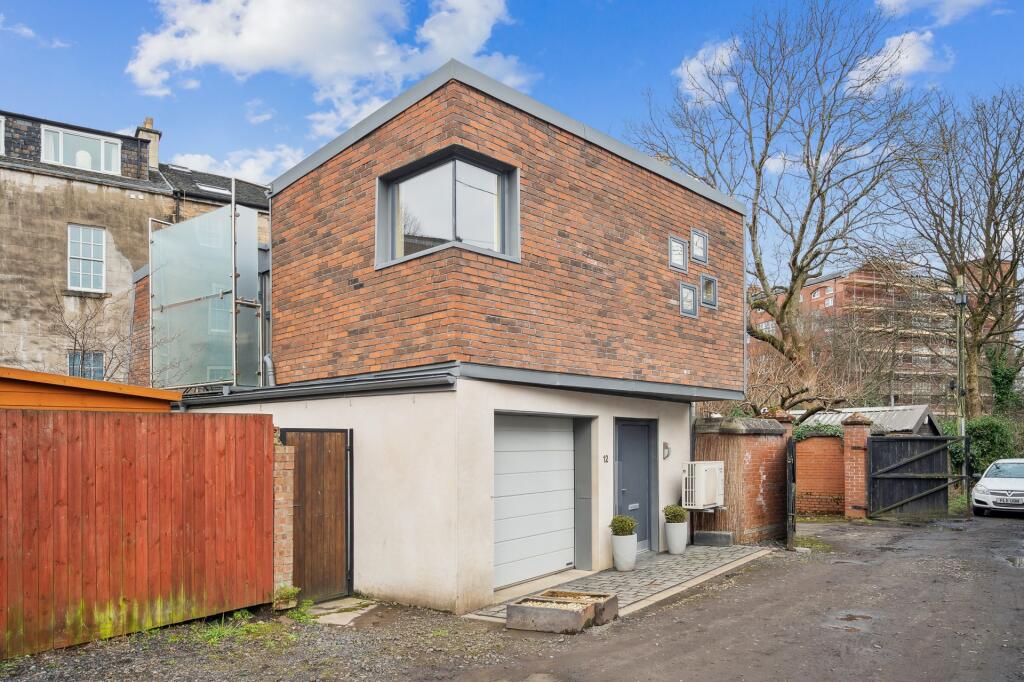 1 bed Mews for rent in . From Clyde Property - Westend - Lettings