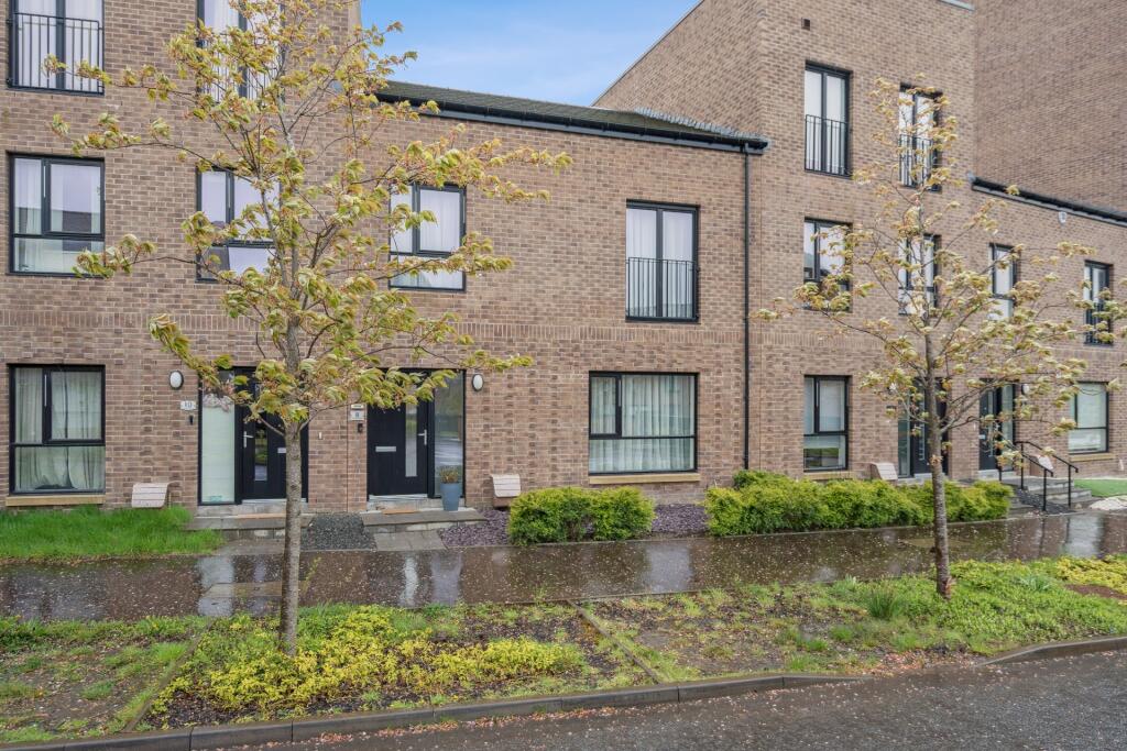 3 bed Mid Terraced House for rent in Glasgow. From Clyde Property - Westend - Lettings