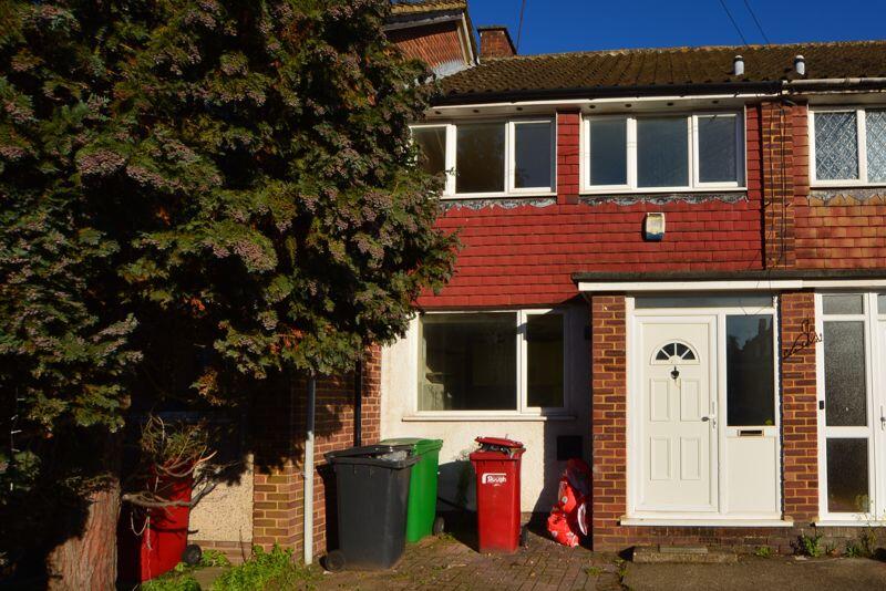 2 bed Mid Terraced House for rent in Slough. From Langhams Estate Agents - Slough