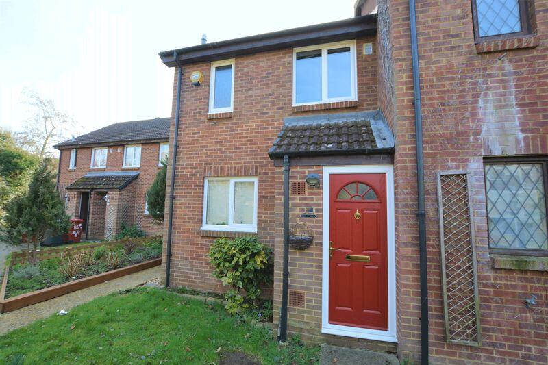 2 bed Mid Terraced House for rent in Slough. From Langhams Estate Agents - Slough 2 bed Mid Terraced House for rent in Slough. From Langhams Estate Agents - Slough