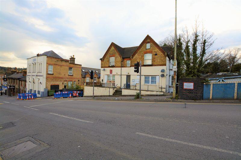 1 bed 1st Floor Flat for rent in High Wycombe. From Langhams Estate Agents - Slough