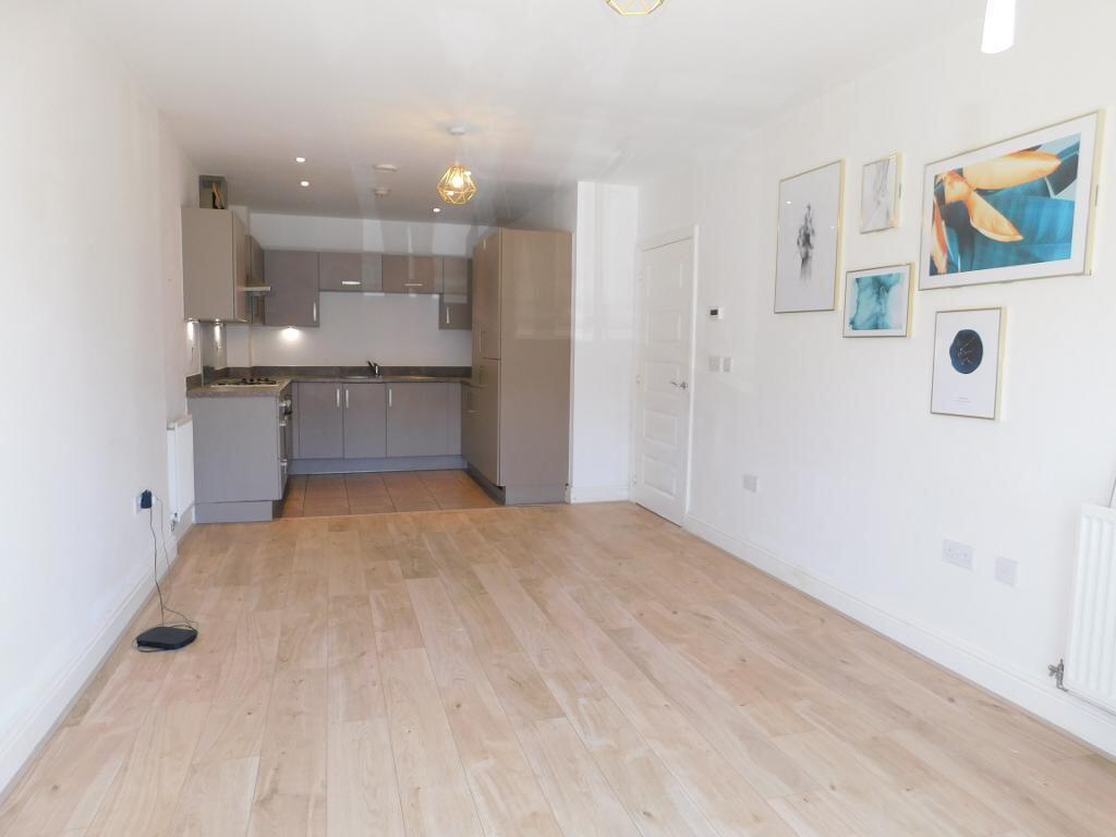 1 bed 1st Floor Flat for rent in Hounslow. From Langhams Estate Agents - Slough 1 bed 1st Floor Flat for rent in Hounslow. From Langhams Estate Agents - Slough